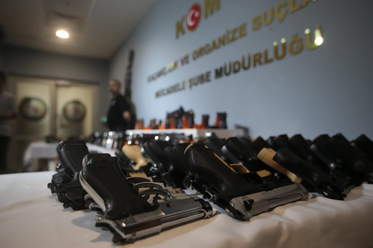 Son dakika haber | Bursa\'da polisin düzenlediği operasyonda çok sayıda ruhsatsız silah ele geçirildi