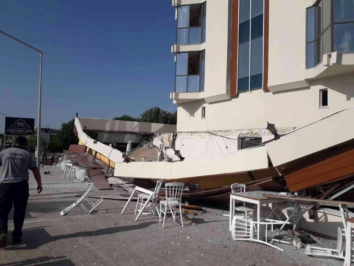 Çeşme\'de otelin terası çöktü