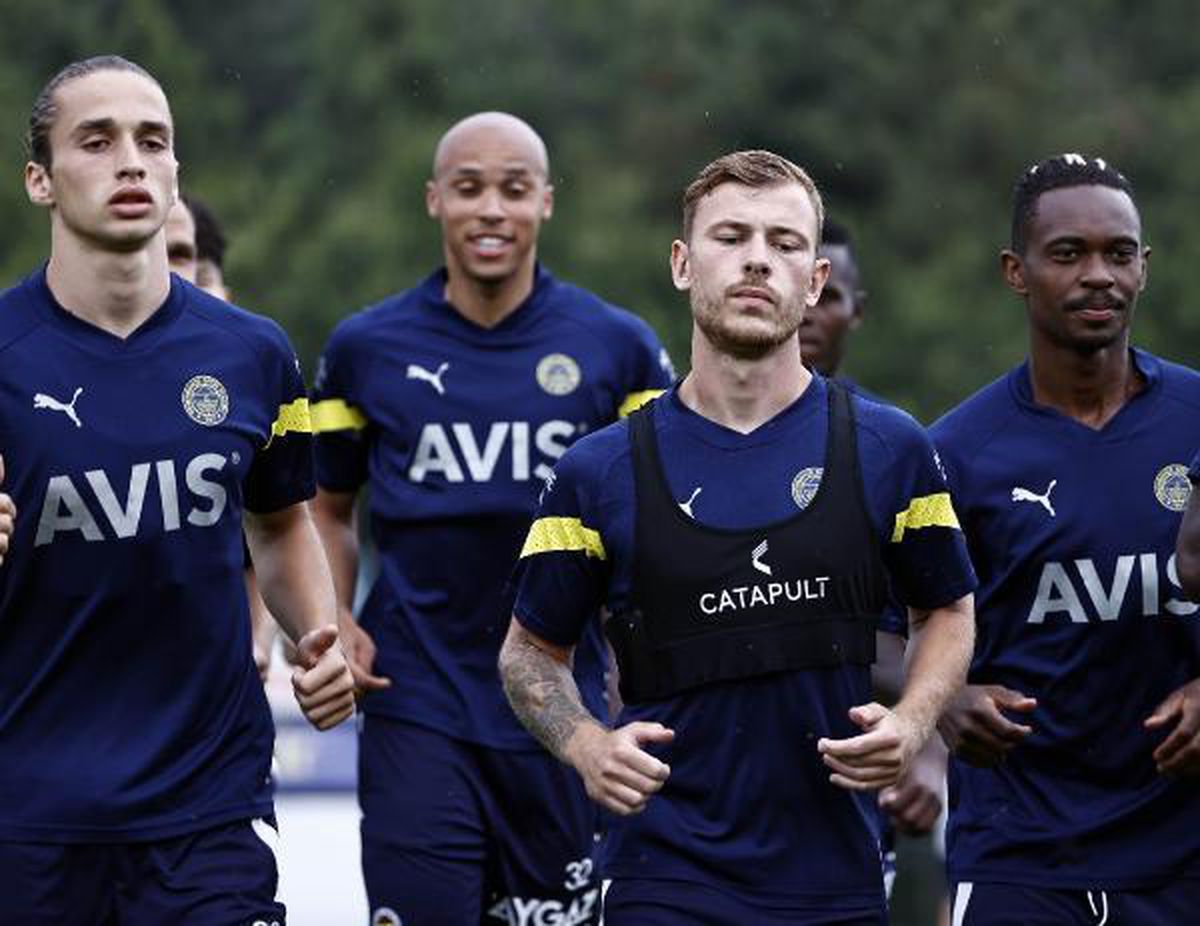 Fenerbahçe\'de hazırlıklar sürüyor