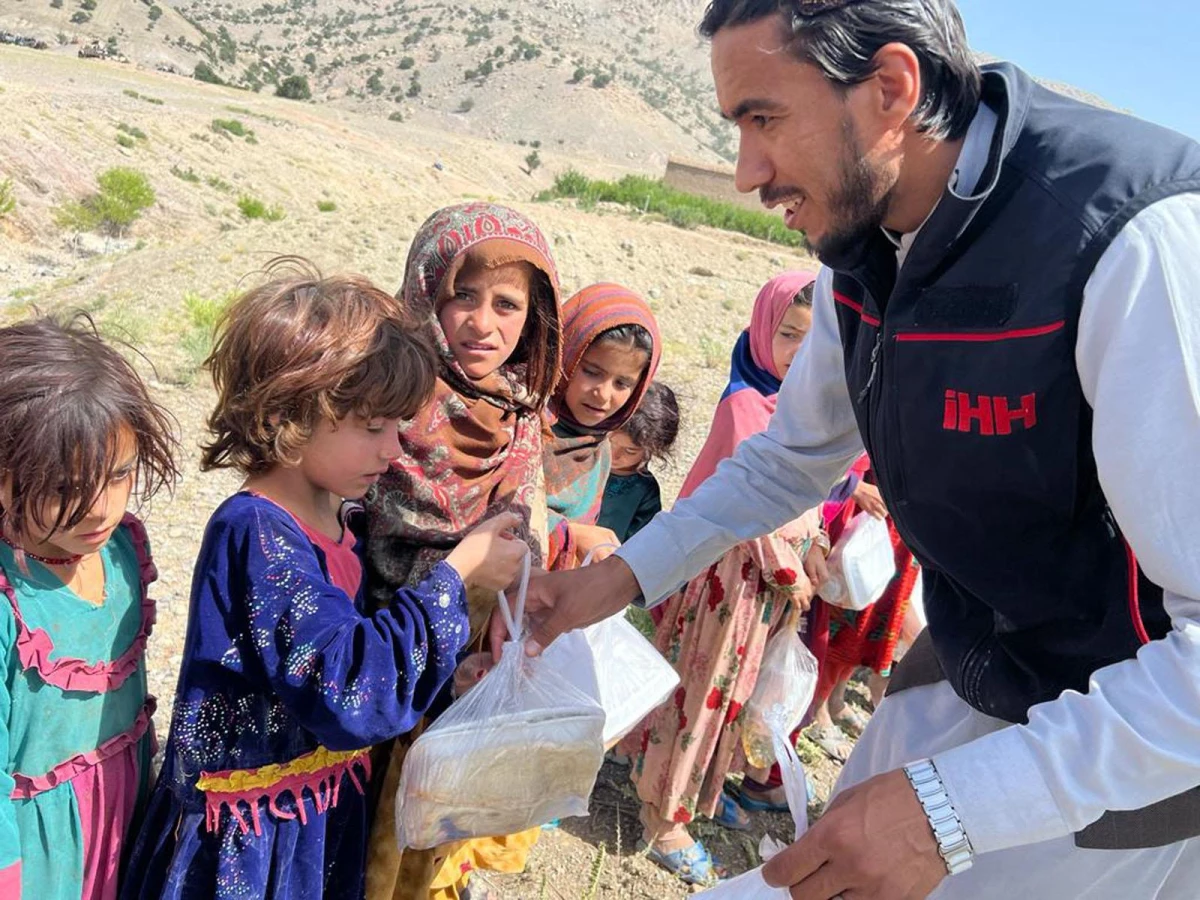 İHH\'dan depremden etkilenen Afganistan\'a sıcak yemek, battaniye ve çadır yardımı