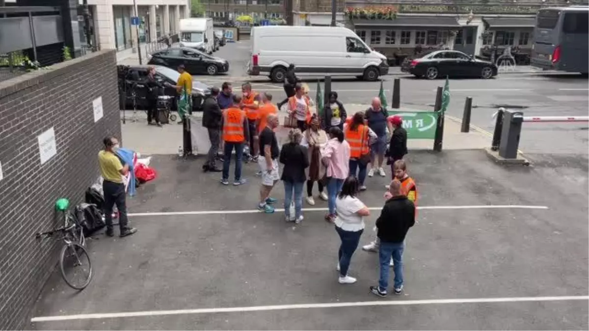 İngiltere'de demiryolu ve metro çalışanlarının başlattığı grev 3. gününde devam ediyor