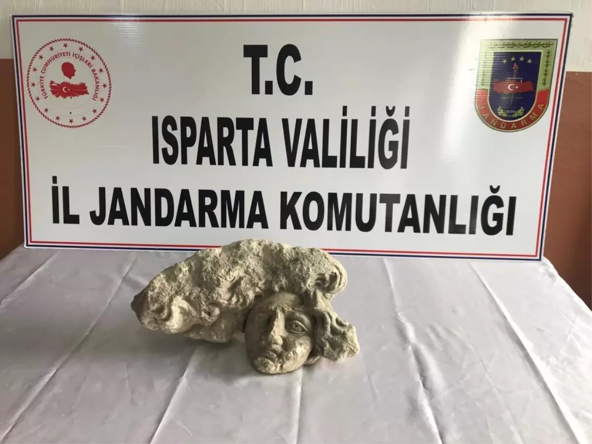 Son dakika haberleri | Isparta\'da tarihi eser operasyonunda Medusa başı heykeli ele geçirildi