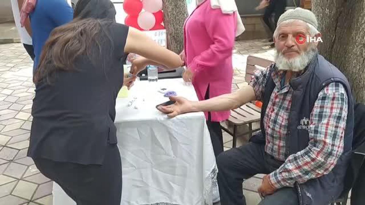 'Kan Bağışı Festivali'ne yoğun ilgi: Öğrenciler birbirleriyle yarıştı