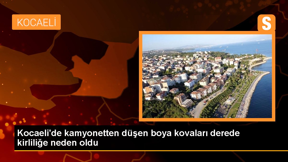 Kocaeli\'de kamyonetten düşen boya kovaları derede kirliliğe neden oldu