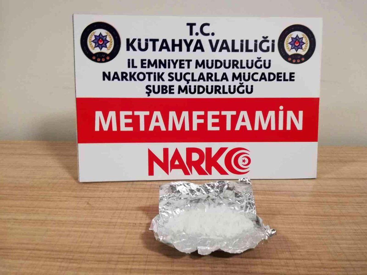 Kütahya\'da bekçiler 3 kişinin üzerinde uyuşturucu madde ele geçirdi
