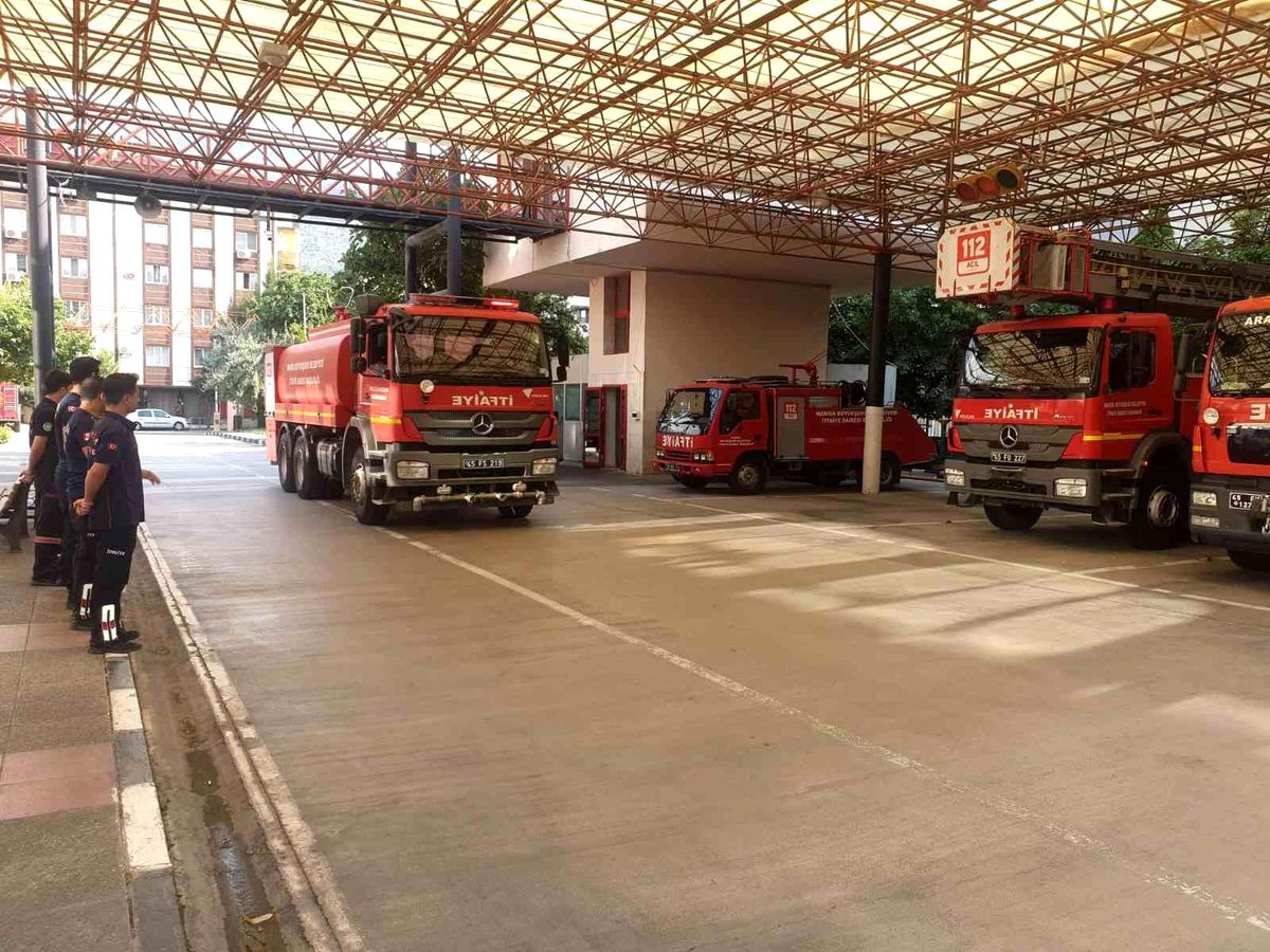 Son dakika haberleri... Manisa\'dan Muğla\'ya itfaiye desteği