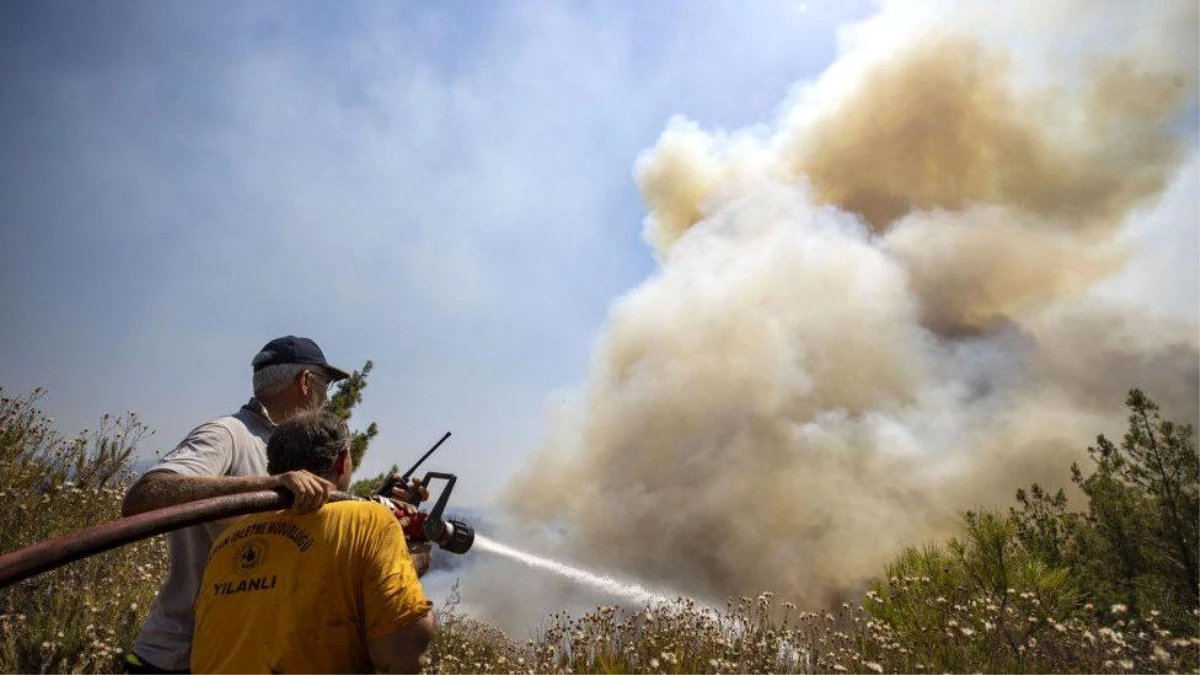 Marmaris\'te orman yangını: Havadan müdahale durduruldu