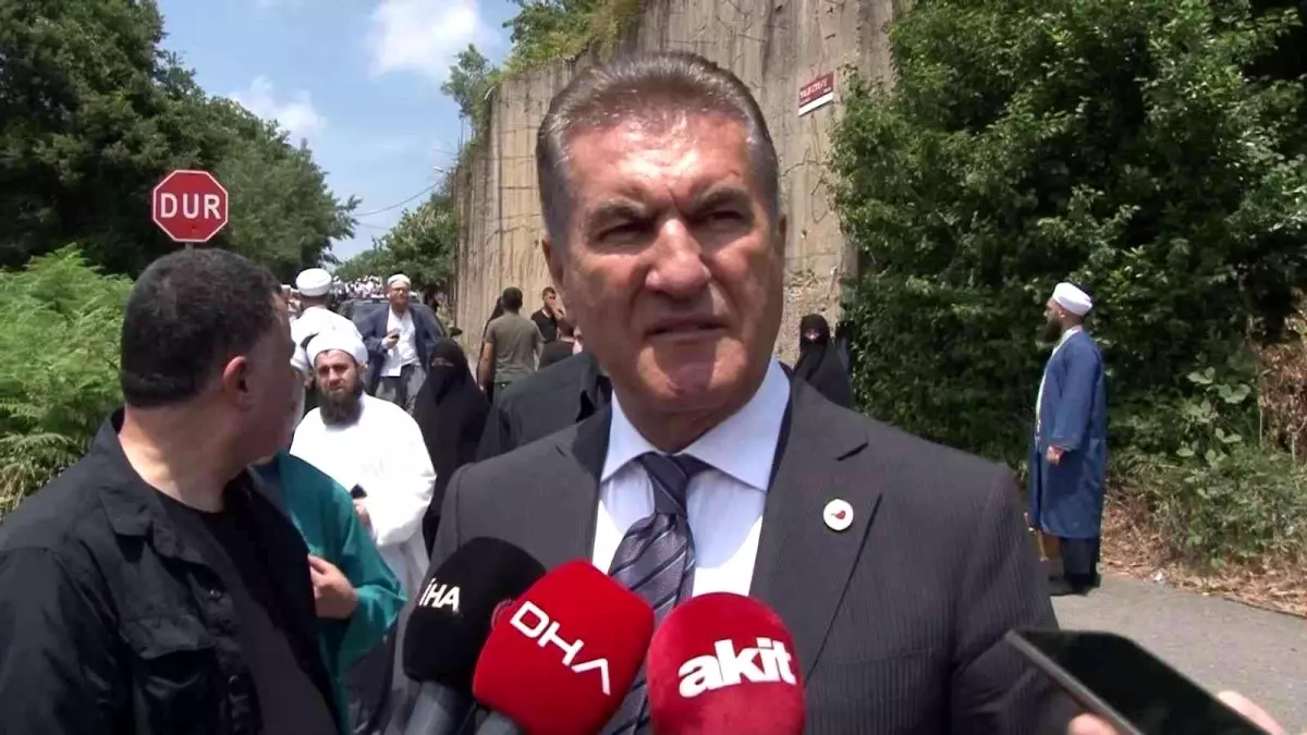 Mustafa Sarıgül'den vefat eden Mahmut Ustaosmanoğlu'nun evine taziye ziyareti