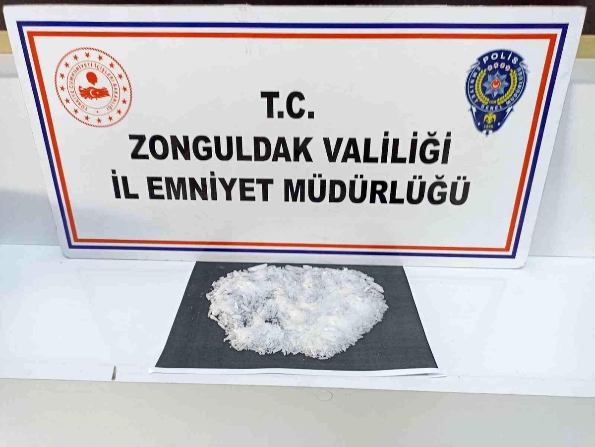 Öldürücü etkiye sahip uyuşturucuyu öğrencilere satacaktı ekipler tarafından yakalandı