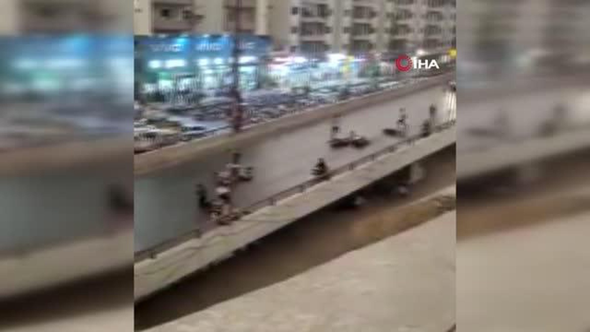 Pakistan\'da şiddetli yağışta zincirleme motosiklet kazası