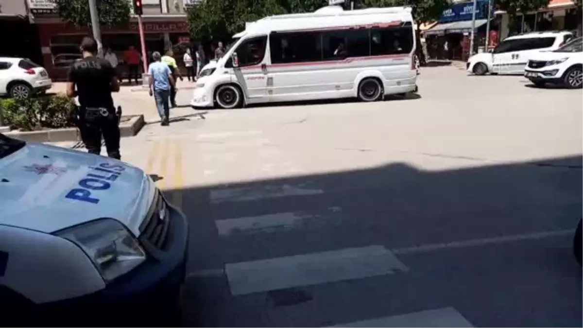 Son dakika haberi: Taşla polisi yaralayıp denetimden kaçmaya çalışan sürücü yakalandı