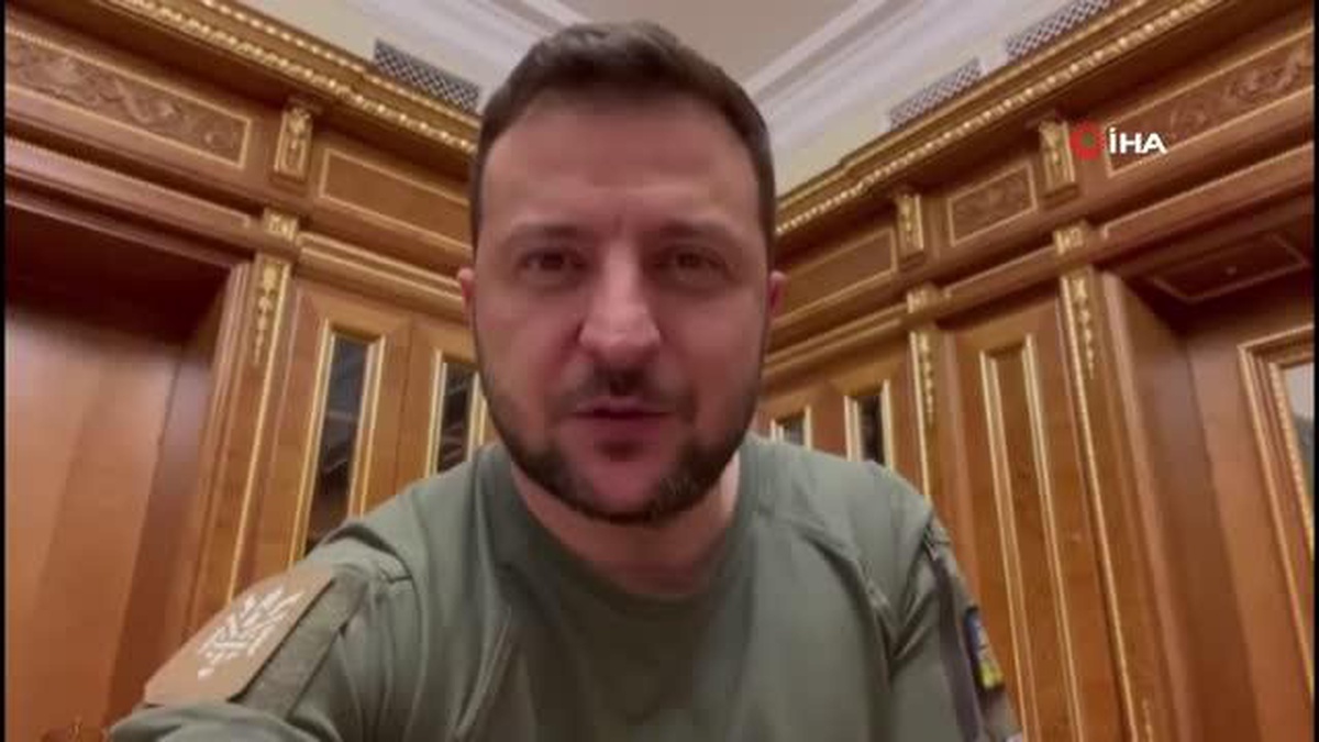 AB\'ye "aday ülke" statüsü verilmesi kararıyla ilgili mesaj yayınlayan Ukrayna Devlet Başkanı Vladimir Zelenskiy: "Bu bir zaferdir, 120 gün, 30 yıl...