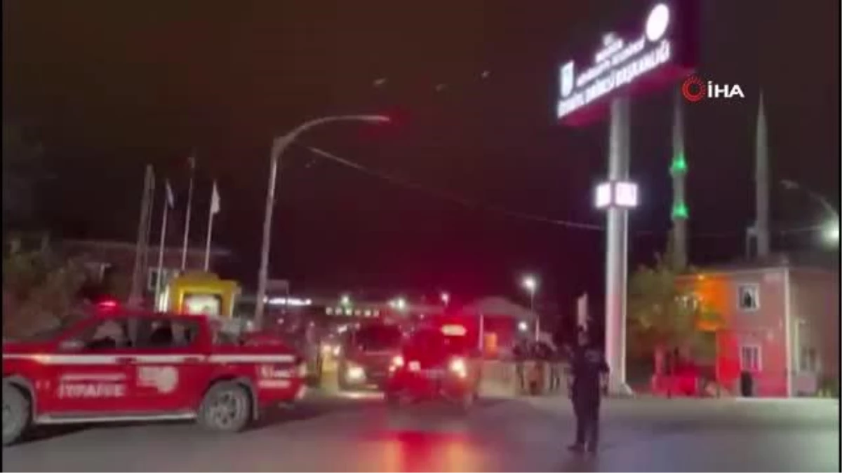 Ankara Büyükşehir Belediyesi, Marmaris\'te devam eden yangına 14 araç ve 32 personel ekip gönderdi