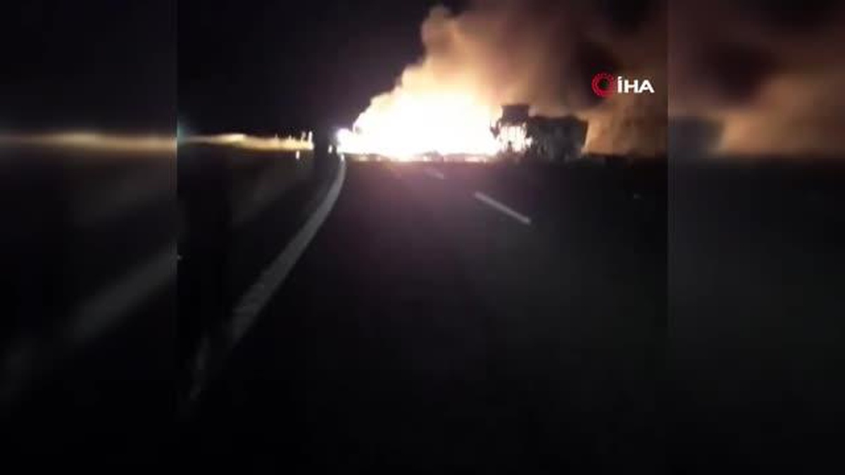 Ankara\'da iplik taşıyan tır ile karpuz taşıyan tır çarpıştı: 1 yaralı