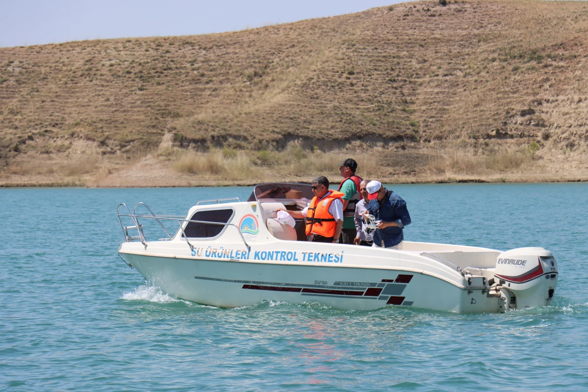 Atatürk Barajı göletinde av yasağı denetimleri drone yardımıyla yapılıyor