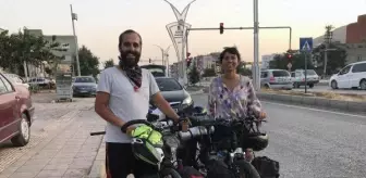 Bisikletle Türkiye turuna çıkan İzmirli çift, günde 60 TL harcayarak Mardin'e ulaştı