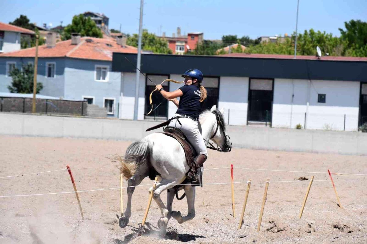 Kayseri\'de Sancakbeyi Uluslar Kupası Atlı Okçuluk müsabakaları yapıldı