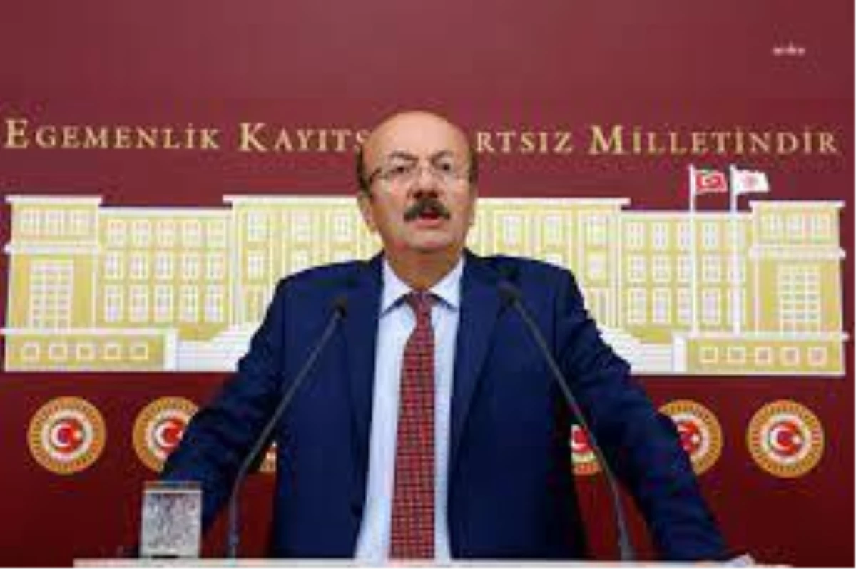 Çay Üreticilerine Mektup Yazan Mehmet Bekaroğlu: "Bu Kanun, Sizleri ya Göç Ettirecek Yahut Köle Haline Getirecektir"