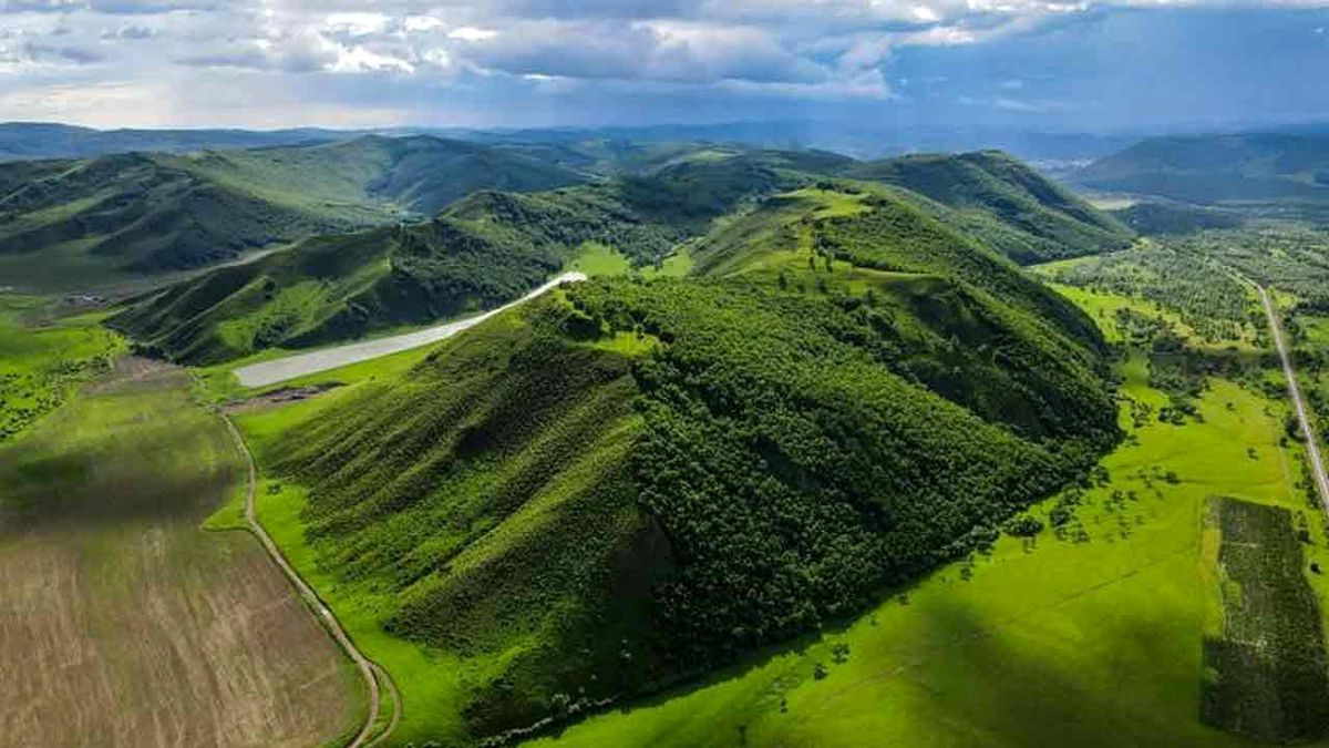 Çin'in İç Moğolistan Bölgesinden Dağ Manzarası