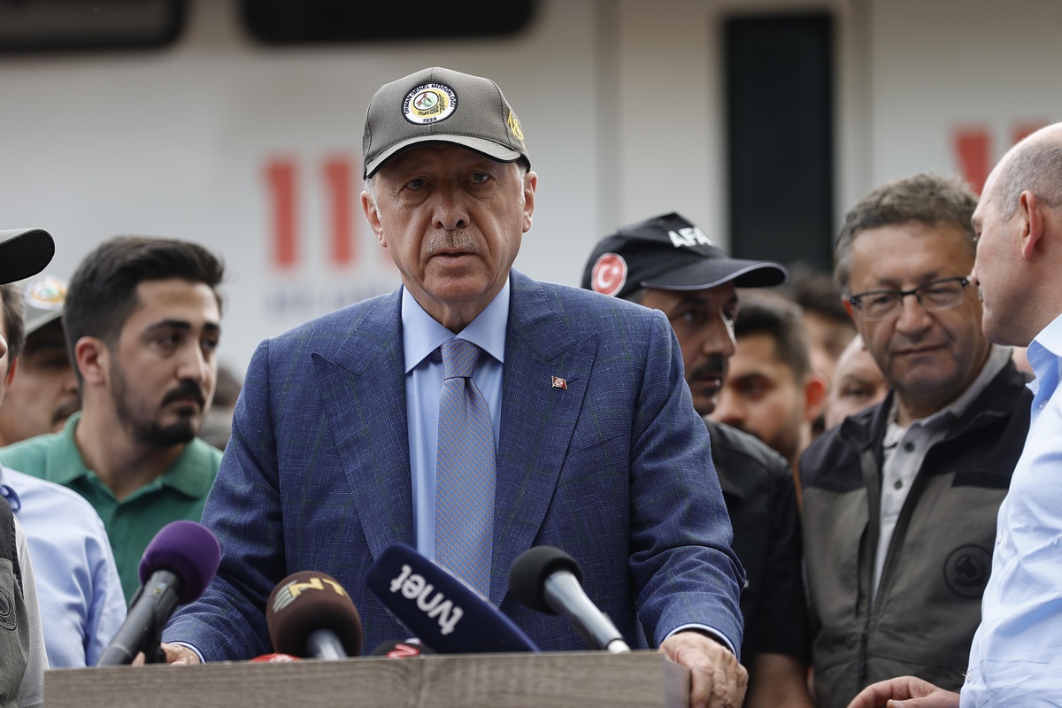 Son dakika haberleri: Cumhurbaşkanı Erdoğan, Dalaman, Fethiye, Köyceğiz ve Seydikemer\'de çıkan orman yangınlarının kontrol altına alındığını bildirdi.