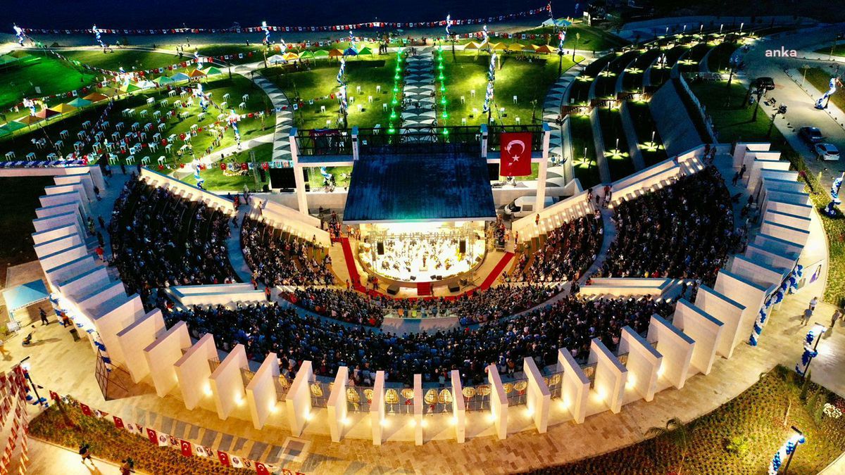 Didim Amfi Tiyatro'da İlk Konser