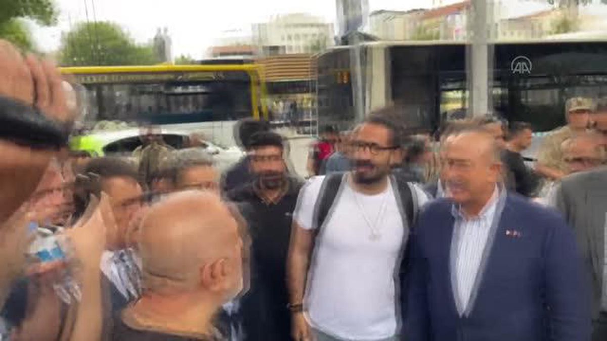 Dışişleri Bakanı Çavuşoğlu, esnaf ziyareti yaptı