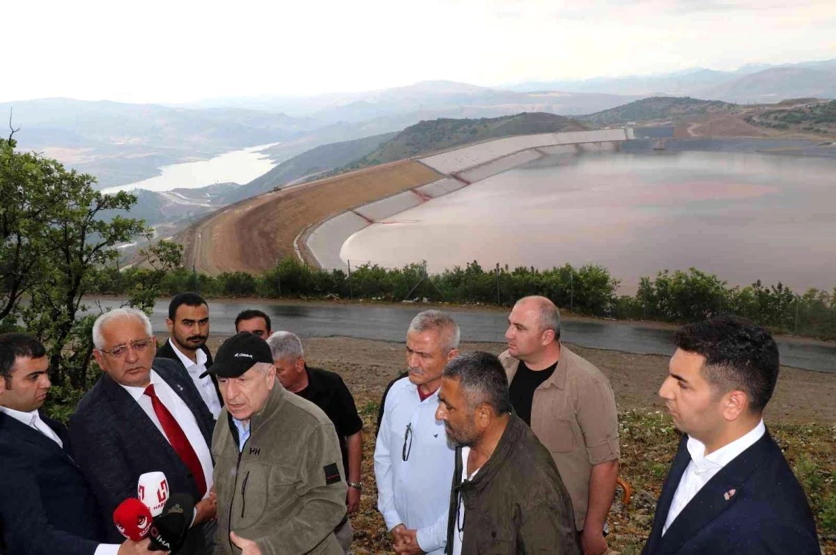 Ümit Özdağ\'dan "Acil Durum" çağrısı! Siyanür borularından birisi kırıldı, 20 ton siyanür Fırat Nehri\'ne aktı