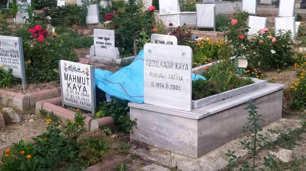 Son dakika... Eşinin mezarını ziyaret eden adam ölü bulundu