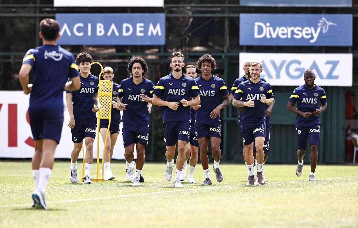Fenerbahçe\'de yeni sezon hazırlıkları sürüyor