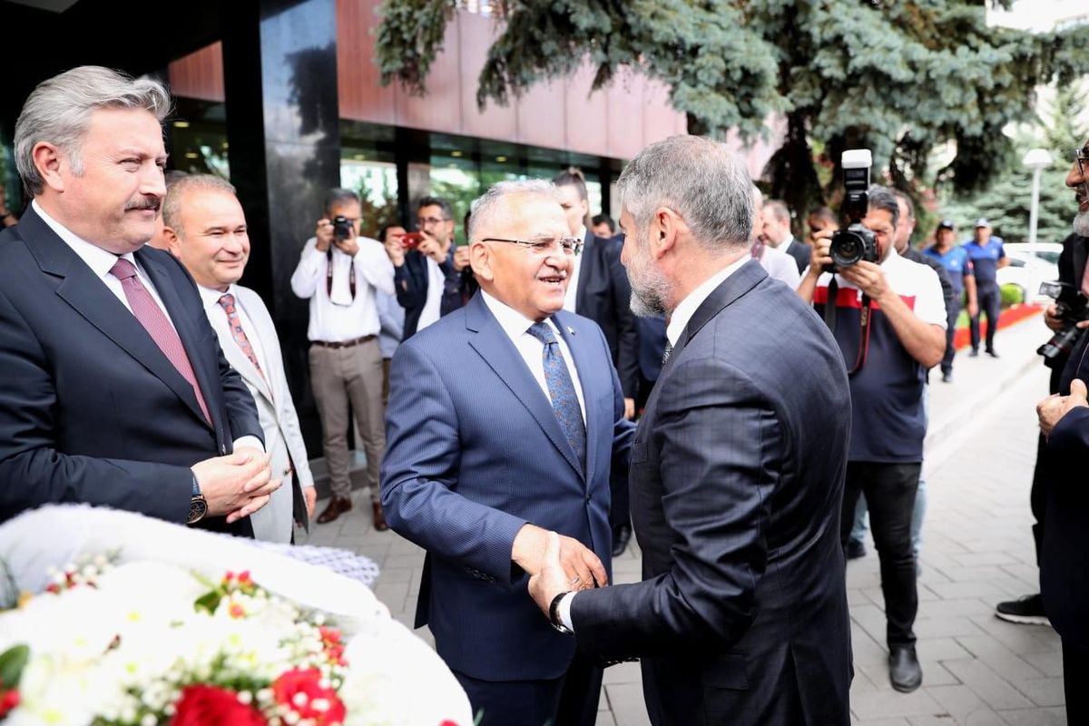 Hazine ve Maliye Bakanı Nebati\'den Başkan Büyükkılıç\'a ziyaret