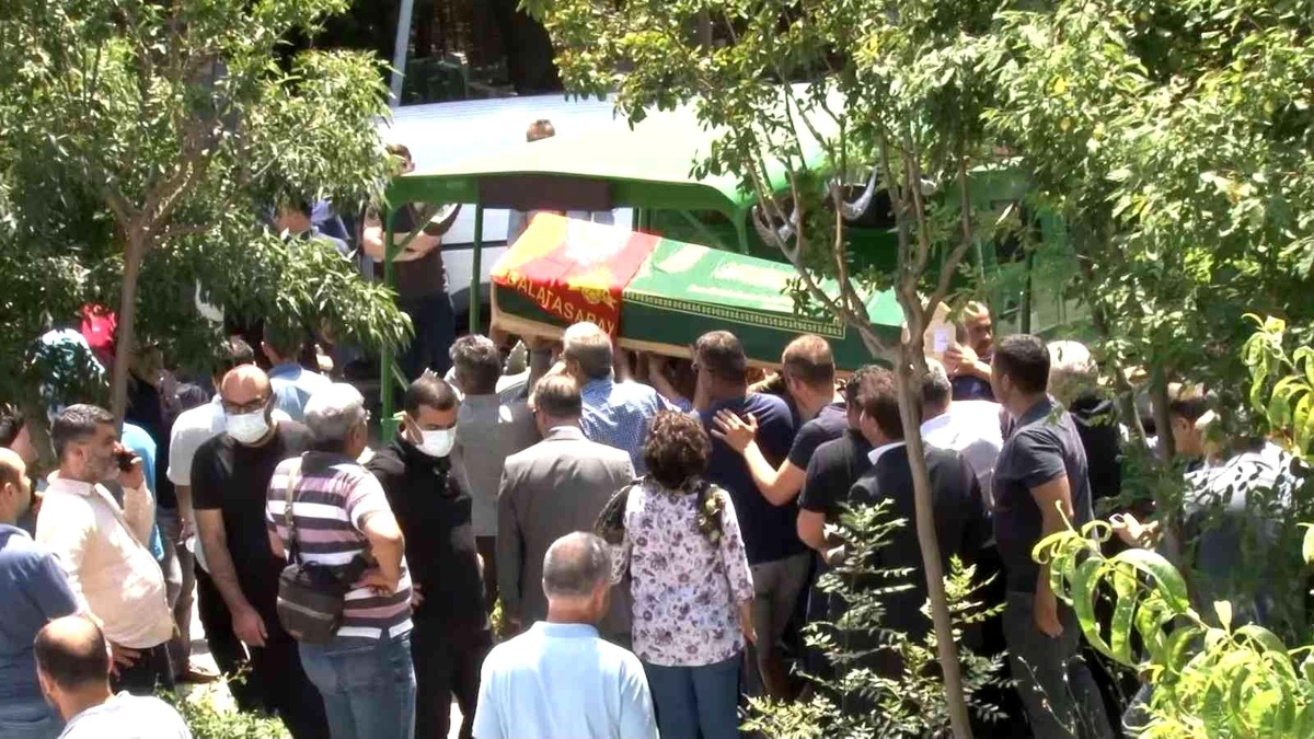Son dakika haber | İtalya\'daki helikopter kazasında hayatını kaybeden Altuğ Erbil toprağa verildi