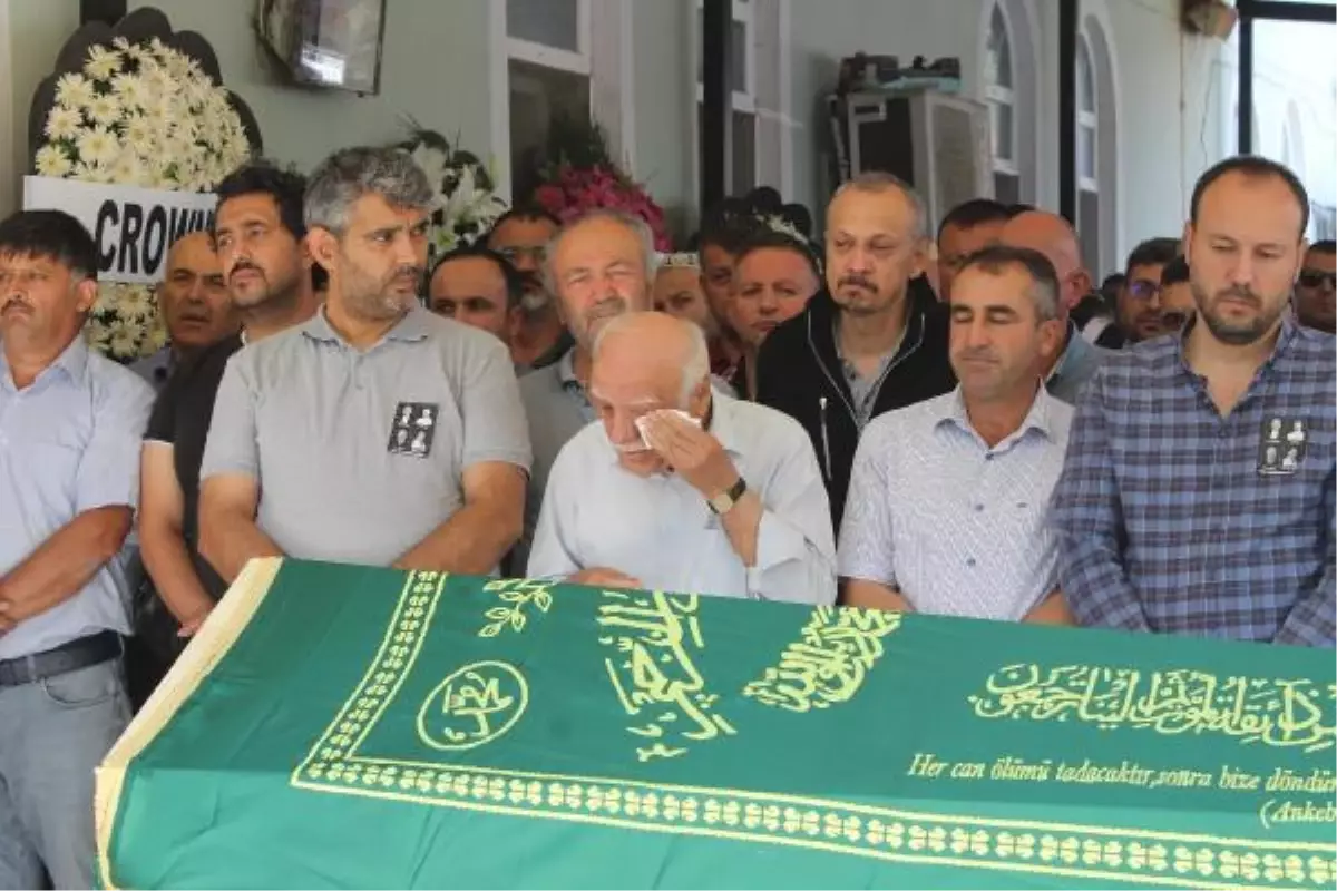 İtalya'daki helikopter kazasında ölen Eczacıbaşı çalışanları için Yalova'da tören (2)