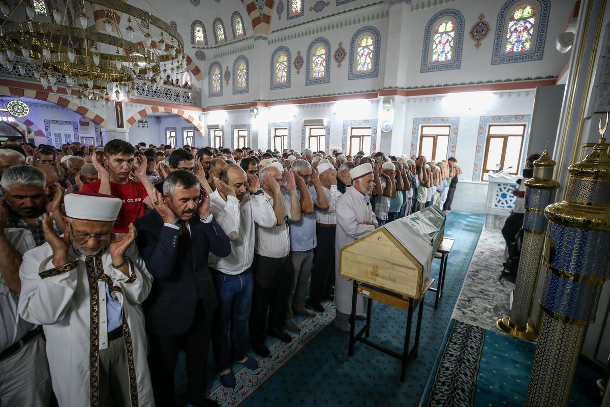 Son dakika haber: İtalya'daki helikopter kazasında yaşamını yitiren Arif Cez'in cenazesi Bursa'da defnedildi