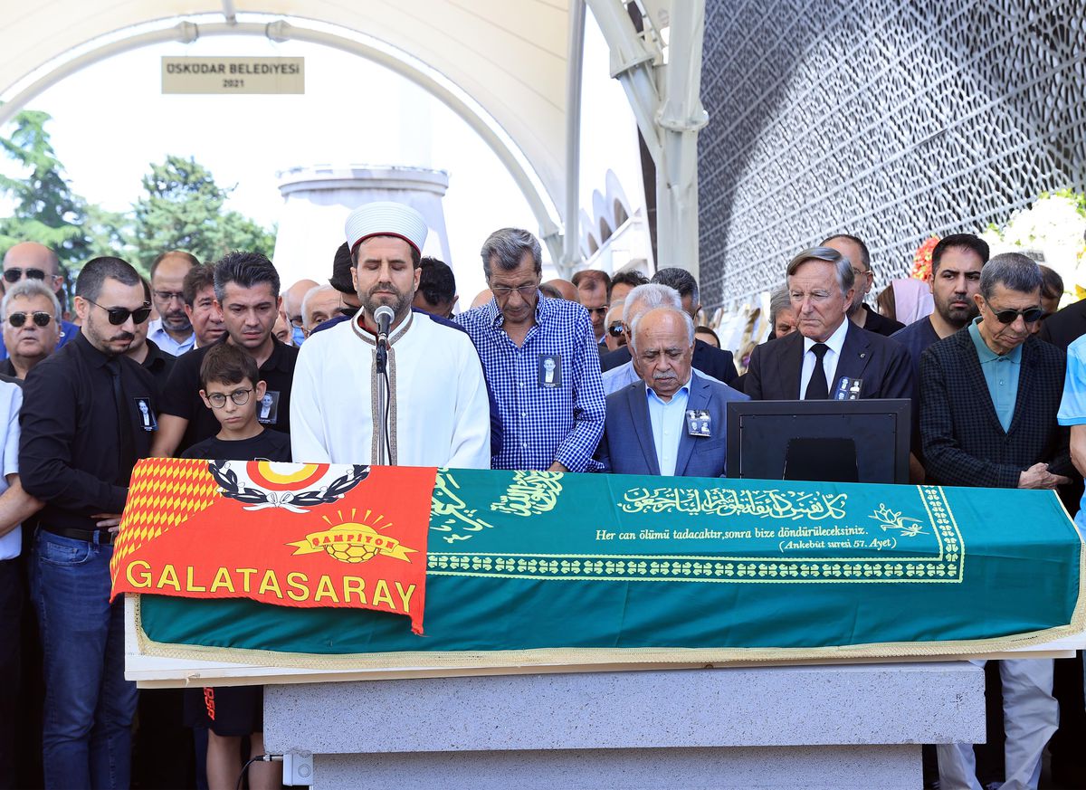 İtalya'daki kazada hayatını kaybeden Eczacıbaşı Holding çalışanı Altuğ Erbil İstanbul'da defnedildi