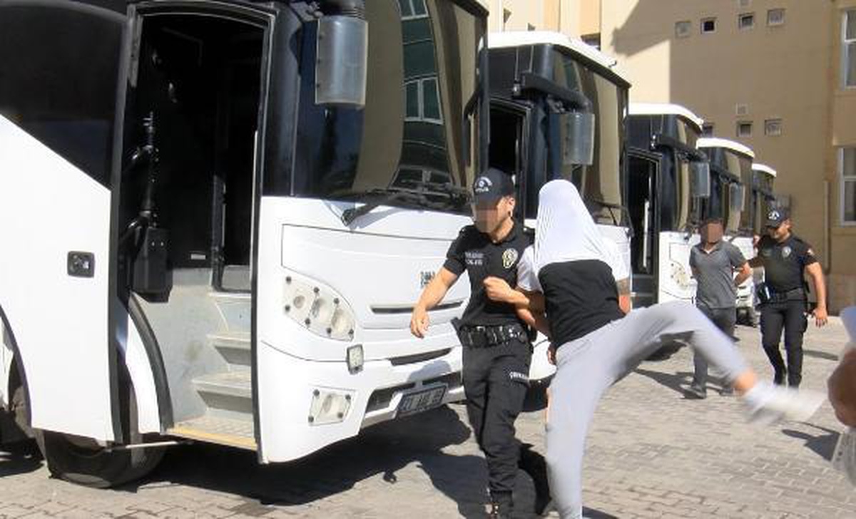 \'Kökünü Kurutma Operasyonu\'nda gözaltına alınan 46 şüpheli adliyede