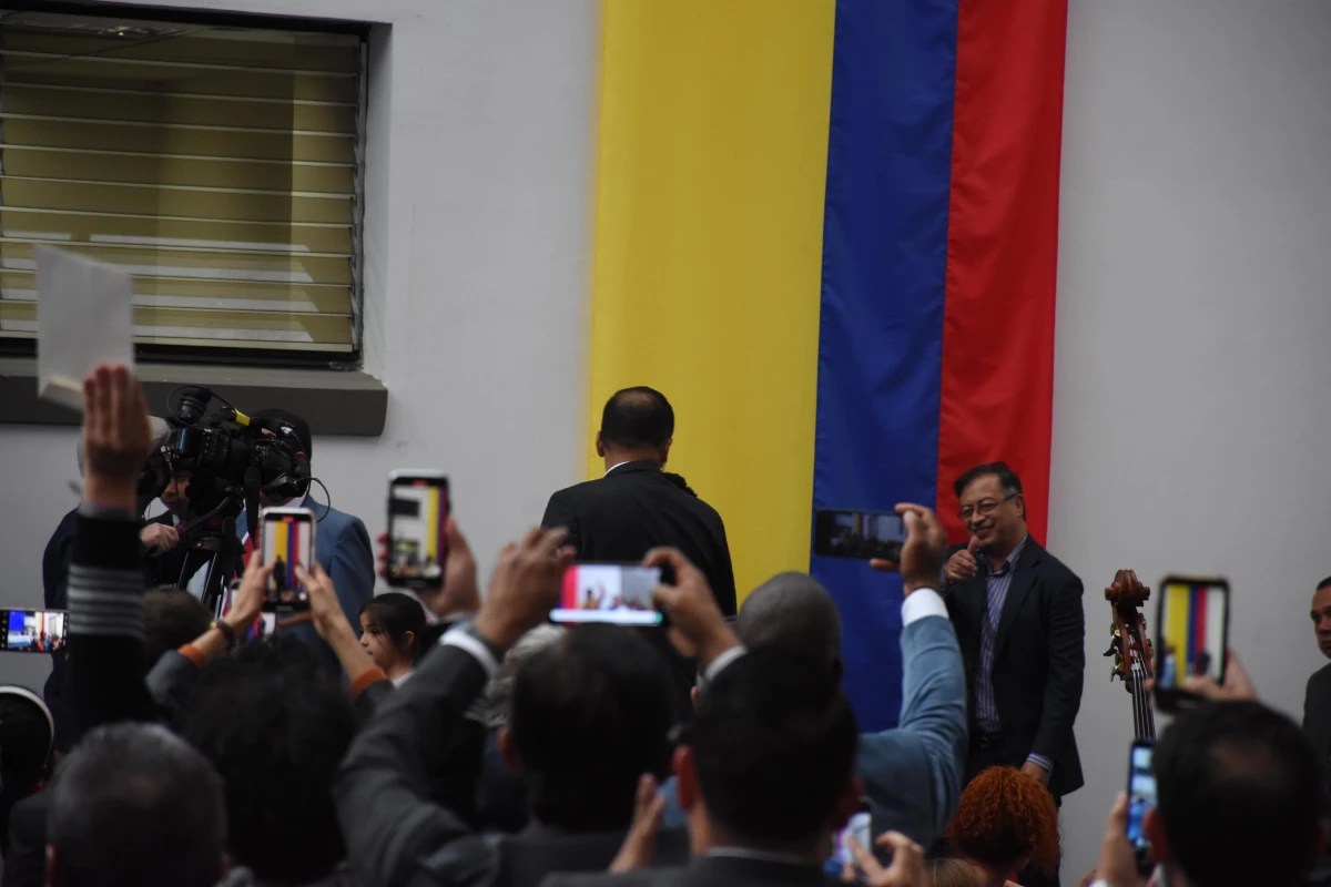 Kolombiya\'nın yeni Cumhurbaşkanı Petro, mazbatasını teslim aldı