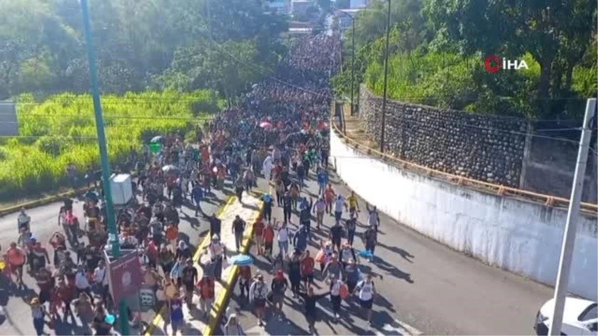Meksika\'da 4 bin kişilik göçmen kafilesi yola çıktı