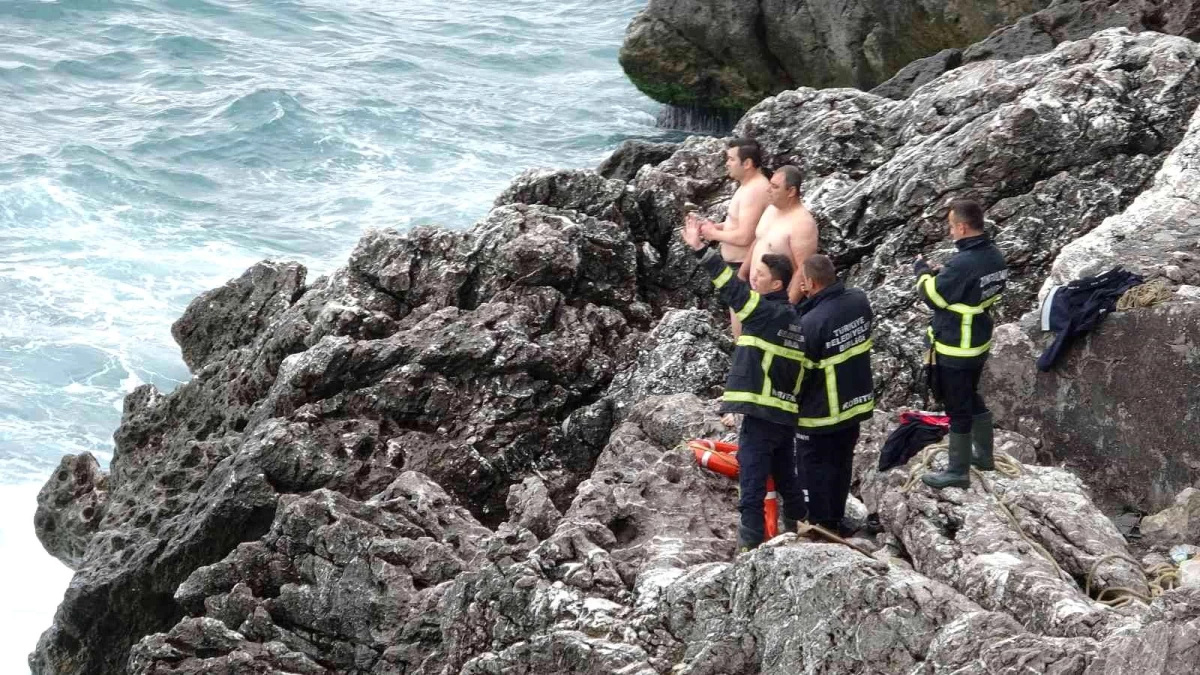 Son dakika haber | Ölümden dönen genç sahil güvenlik ekiplerine sarılarak teşekkür etti