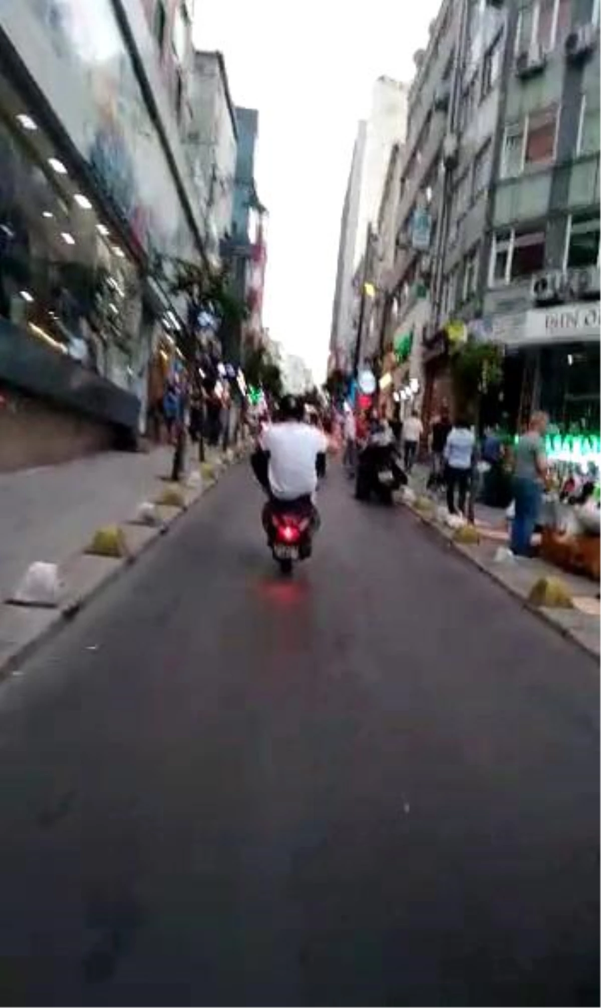 Şişli\'de kazaya davetiye çıkaran motosikletli kamerada