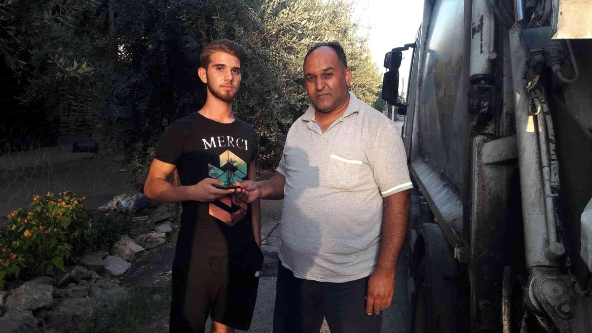 Tarsus Belediyesi temizlik personelinden örnek davranış