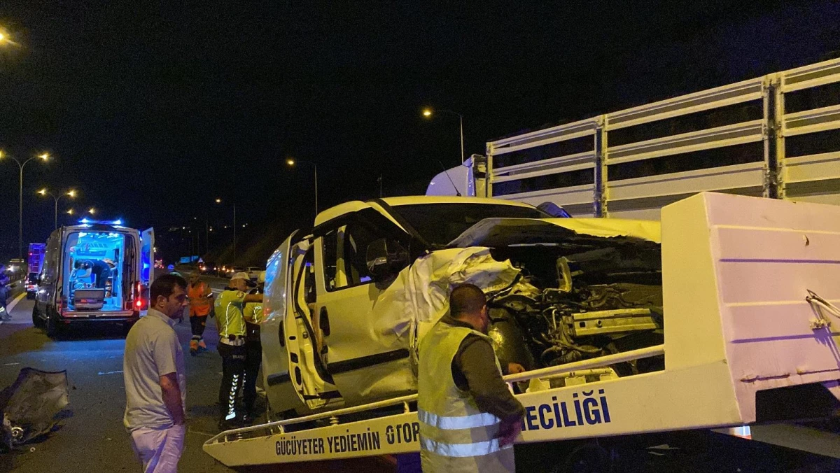 TEM\'de kamyonet ile hafif ticari araç çarpıştı: 7 yaralı