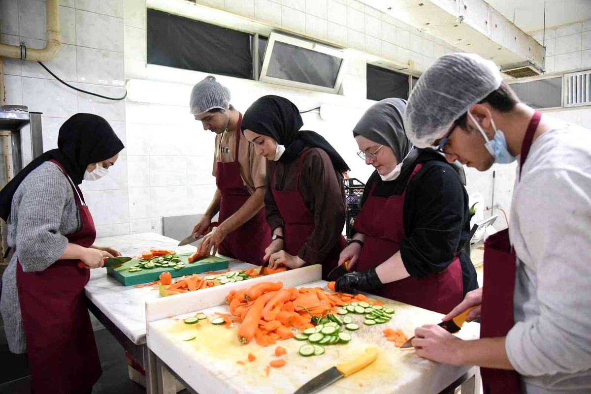 Son dakika: Ücretsiz kurslarla öğrencilere kişisel beceriler kazandırıyor