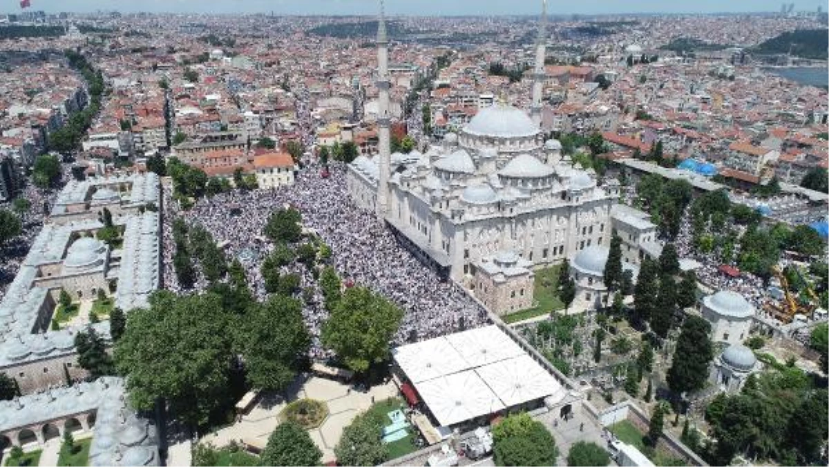 Son dakika haberleri! Ustaosmanoğlu\'nun cenazesi; Fatih Camii\'ndeki yoğunluk havadan görüntülendi