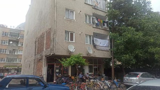 1 yaşındaki Afgan Khatıra'nın balkondan düşmesi kamerada 1 yaşındaki Afgan Khatıra'nın balkondan düşmesi kamerada