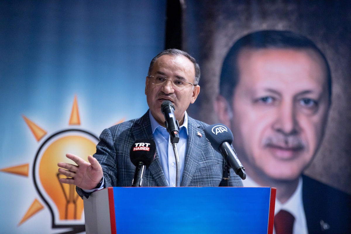 Adalet Bakanı Bozdağ, AK Parti Ağrı Danışma Meclisi Toplantısı\'nda konuştu: (2)