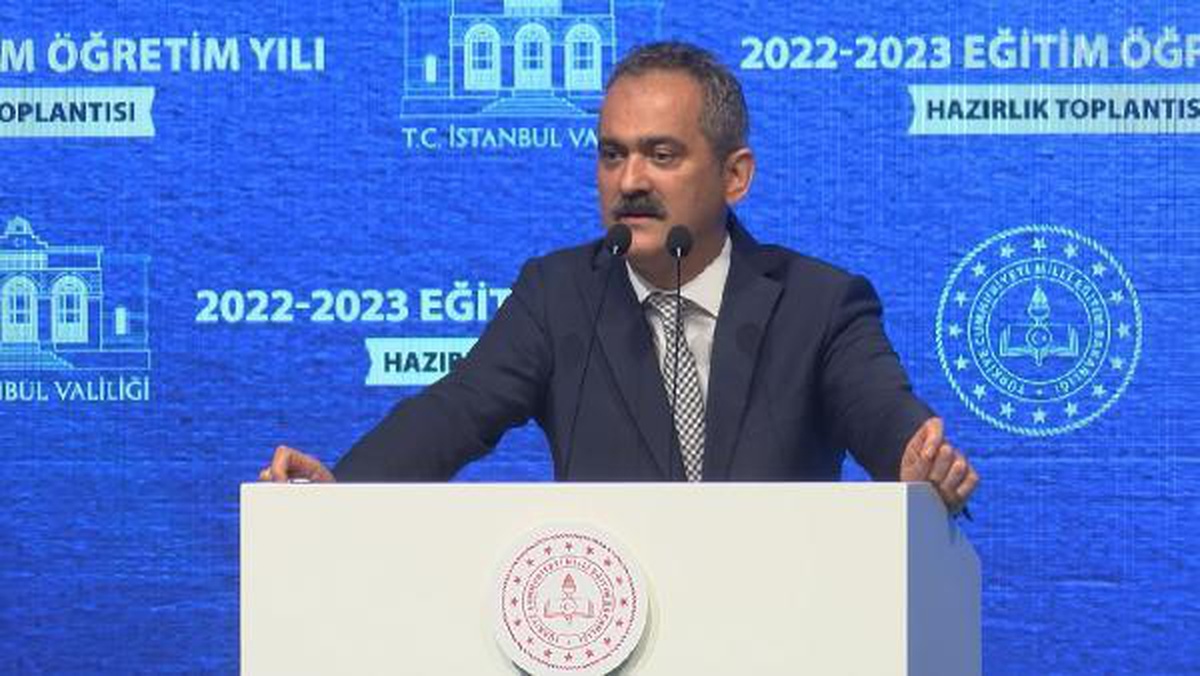 BAKAN ÖZER: ÖĞRETMEN ATAMASI 2022 YILINDA OLACAK