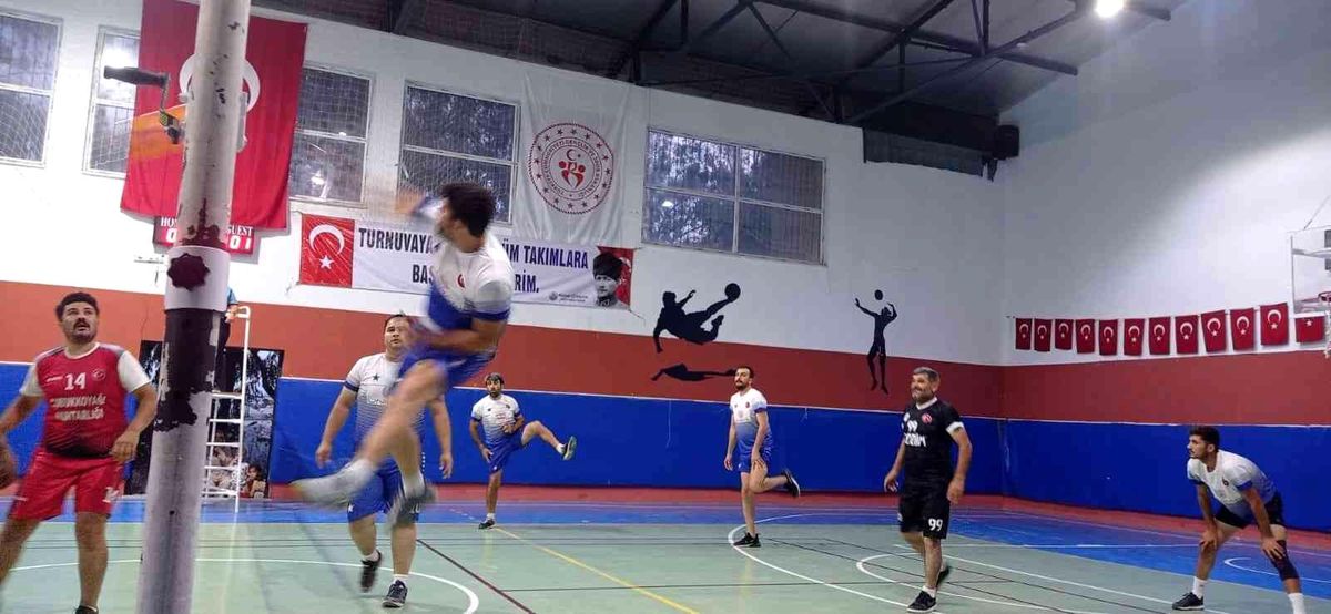 Bozyazı'da Mahalleler Arası Voleybol Turnuvası sona erdi