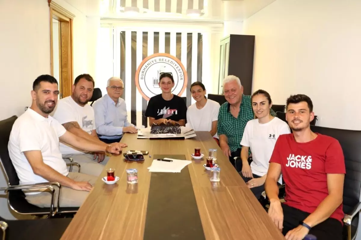 Burhaniye Belediyespor\'da transferler başladı