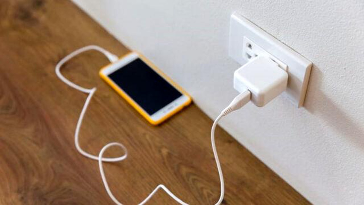 Çinliler durmuyor: 240W şarj aleti yolda!