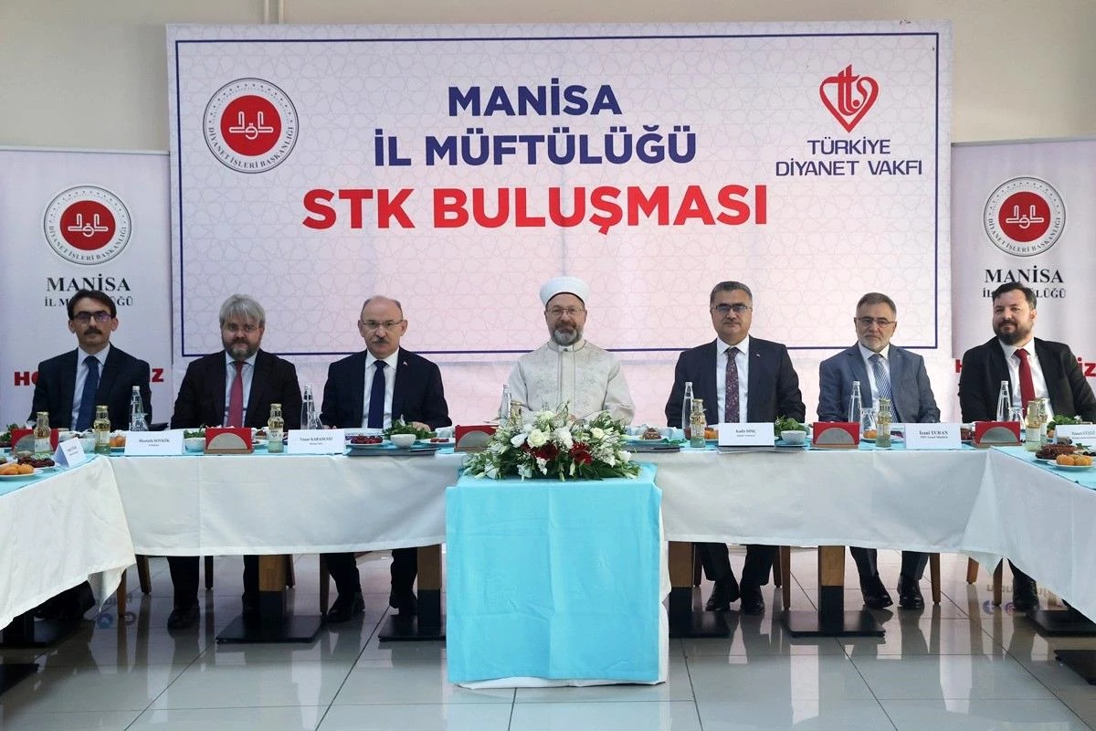 Diyanet İşleri Başkanı Erbaş, Manisa\'da STK temsilcileri ile bir araya geldi